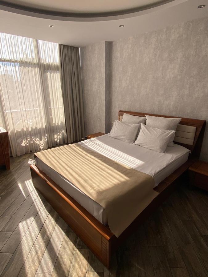 Hotel Light Palace バトゥーミ エクステリア 写真